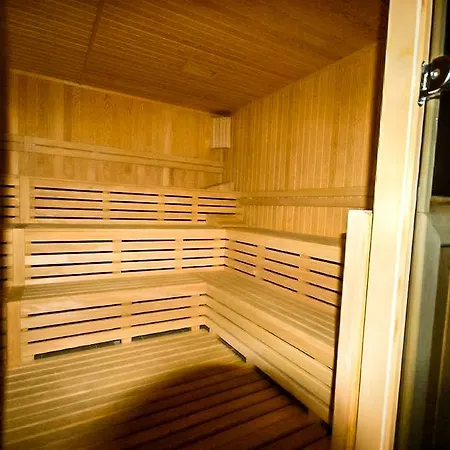 Luxury Apartment, Fully Furnished *